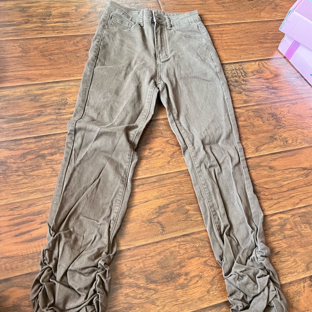 Super cute brown jeans looks browner in person